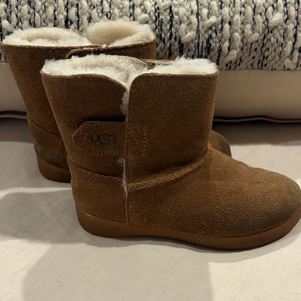 UGG Kids Short Shearling-Lined Boots - Chestnut